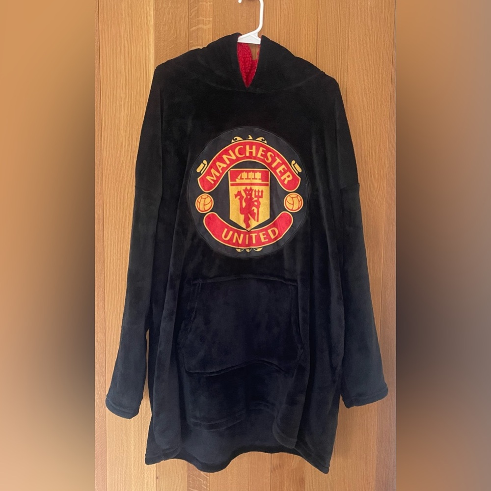 Manchesterr United F.C. Oversized Hoodie Blanket